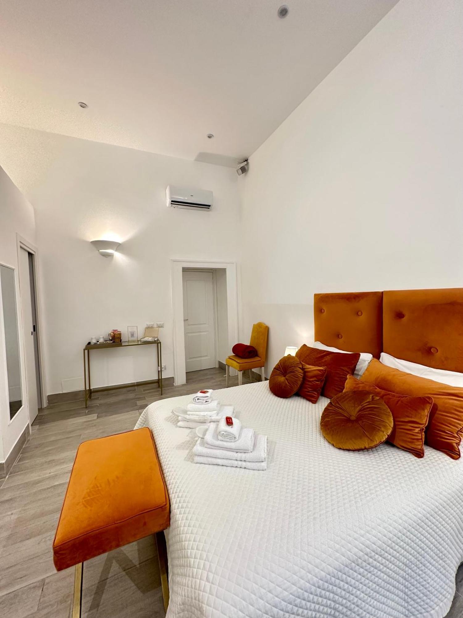 Maison M Napoli Boutique Rooms Exterior photo
